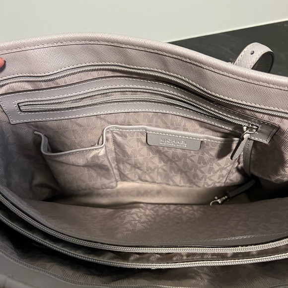 Light Grey Michael Kors Jet Set Tote - Picture 6 of 7